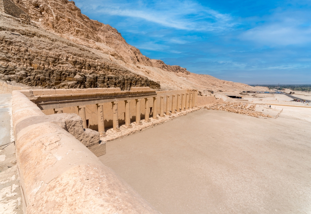 Ancient,Building,With,Columns,In,Egypt